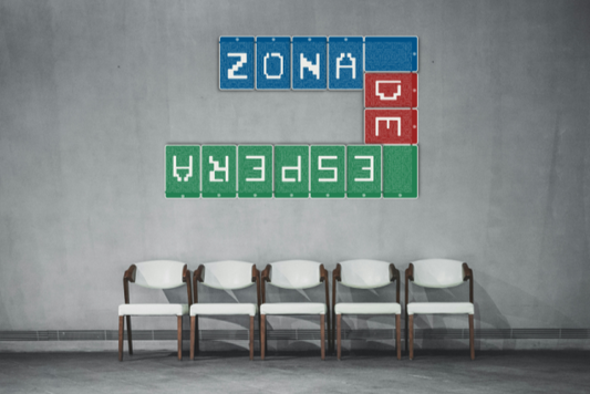 ZONA DE ESPERA - Letrero de señalética - Literatura Expandida - Arte